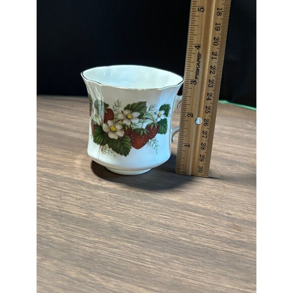 Hammersley Bone China Strawberry Rip Pattern Teacup & Saucer Set Made In England - Picture 11 of 11
